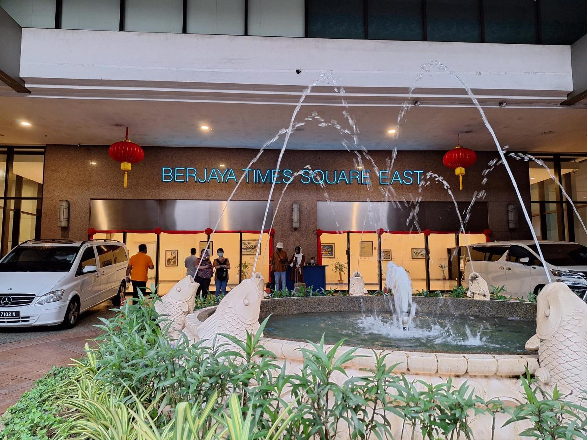 Ab Service At Times Square Kl